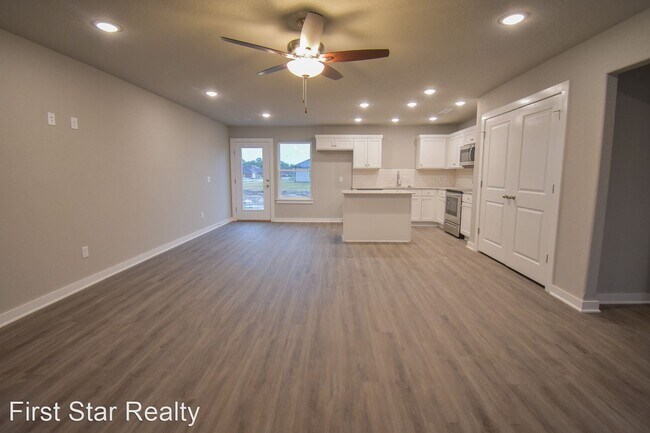 Building Photo - 3 br, 2 bath House - 326 N Wyandotte Street