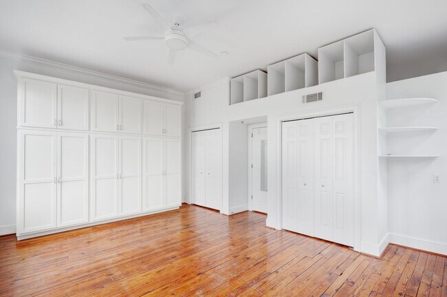 Foto del edificio - 321 W Broughton St