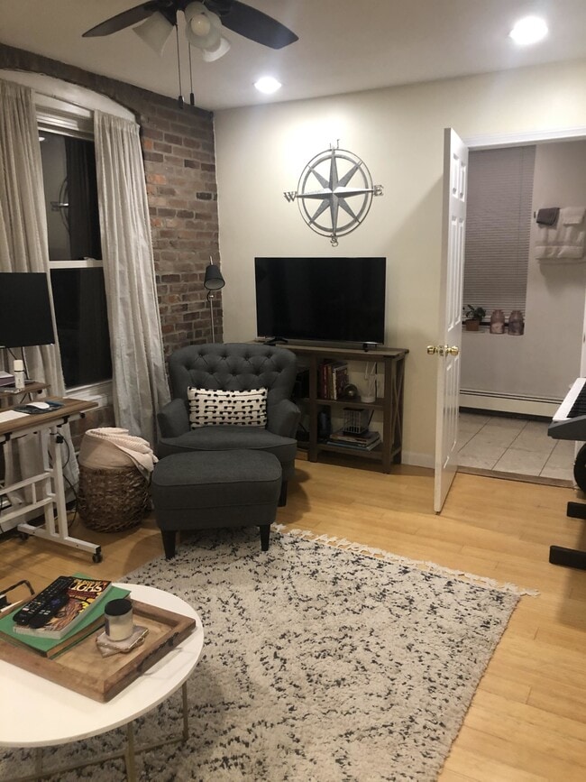 Building Photo - 28 Fleet St