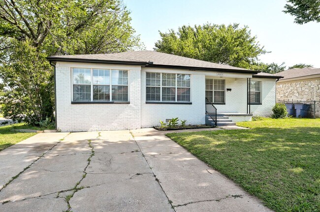 Foto del edificio - Spacious 3BD/2BTH Home Near Lake Hefner In...