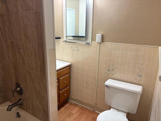 Foto del edificio - 702 N Cascade Ave