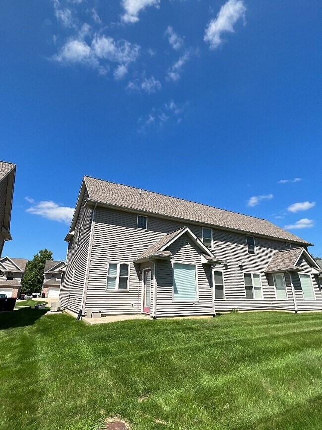 Foto del edificio - 2747-2751 Wyndham Ct