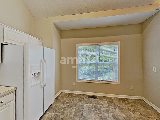 Foto del edificio - 5759 Newnan Cir