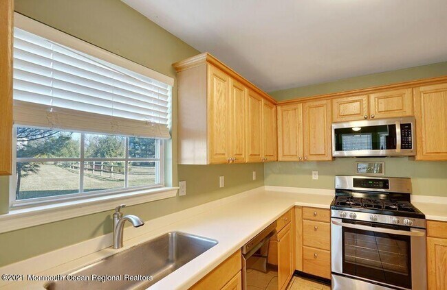 Building Photo - 64 Maywood