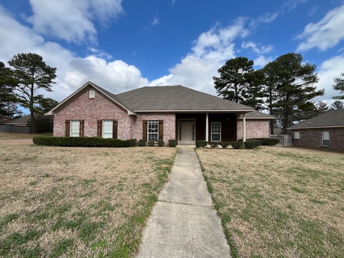 Foto principal - Updated 3BR/2BA Home for Rent in Madison, MS!