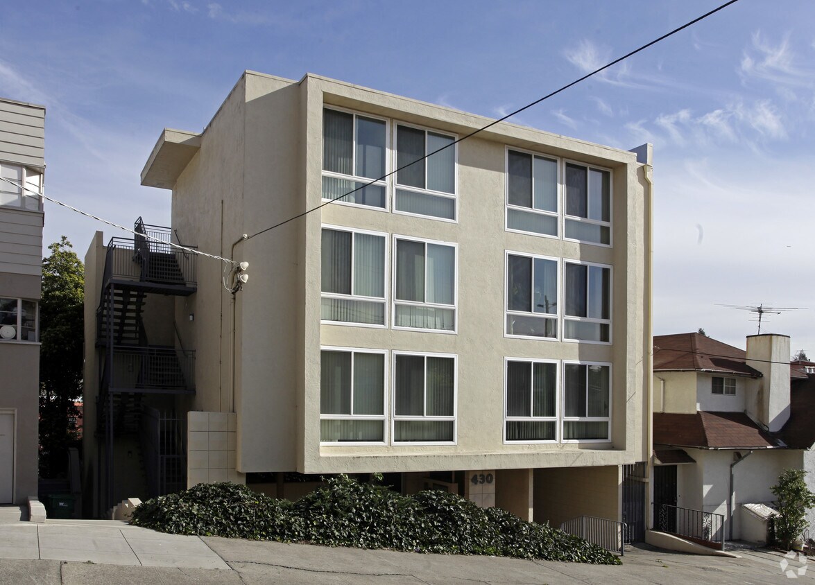 Foto principal - 430 Merritt Ave