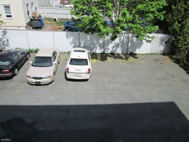 Building Photo - 2 br, 1 bath Apartment - 27 Woodman St Apt 2