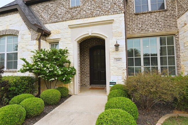 Foto del edificio - 200 Montrose Ln