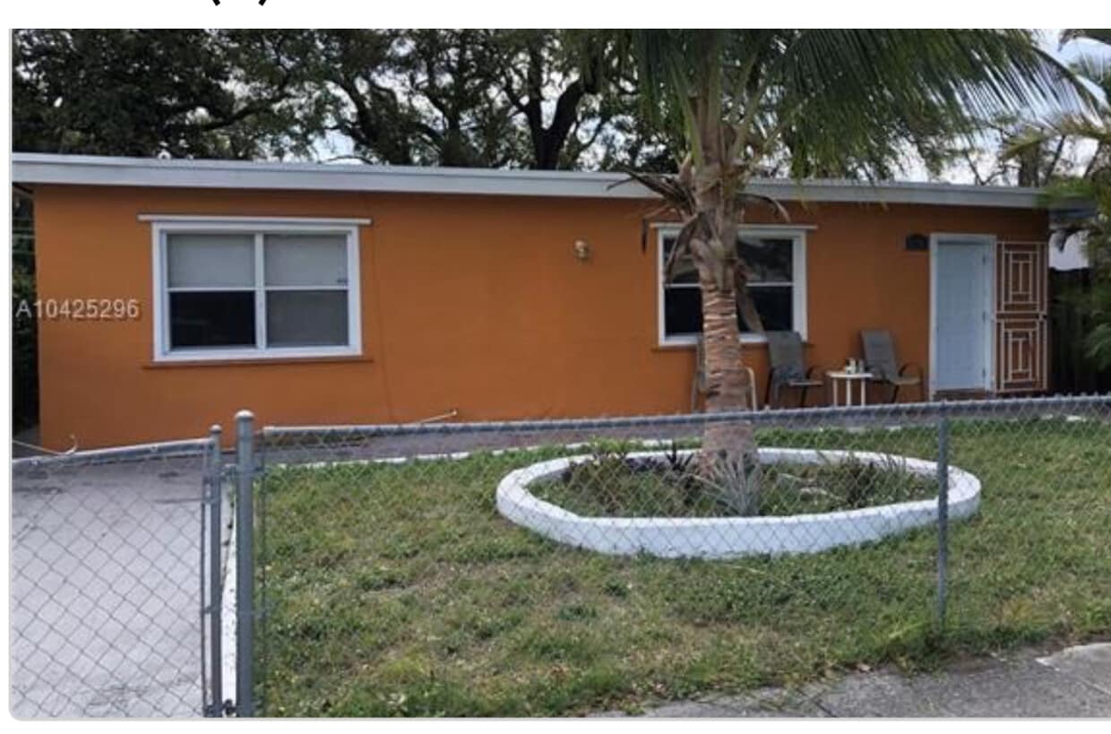 Foto principal - 1370 NE 153rd St