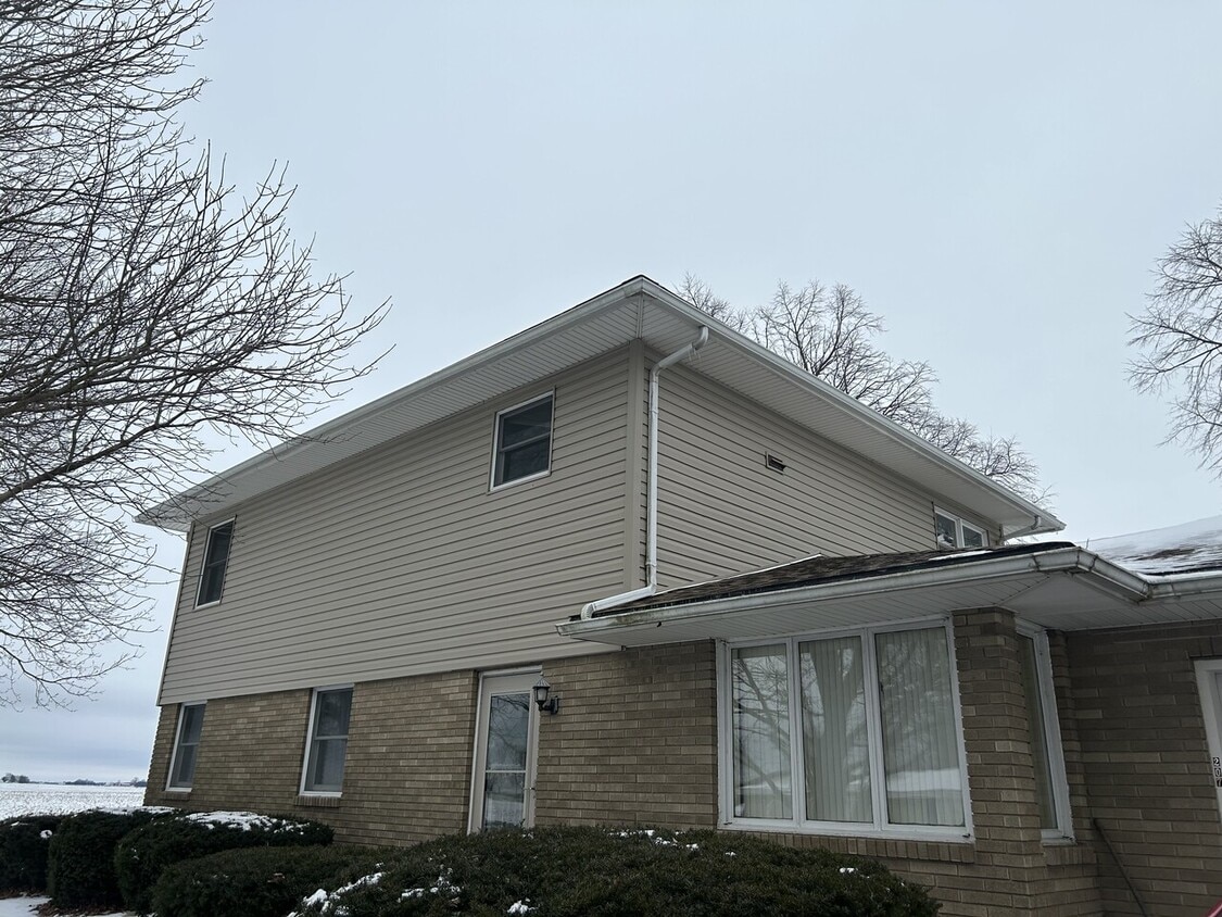 Cedar point upstairs apartment House for Rent in Cedar Point, IL