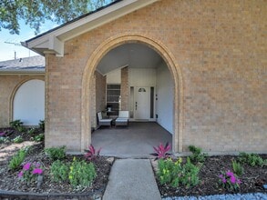 Building Photo - 21902 Meadowhill Dr