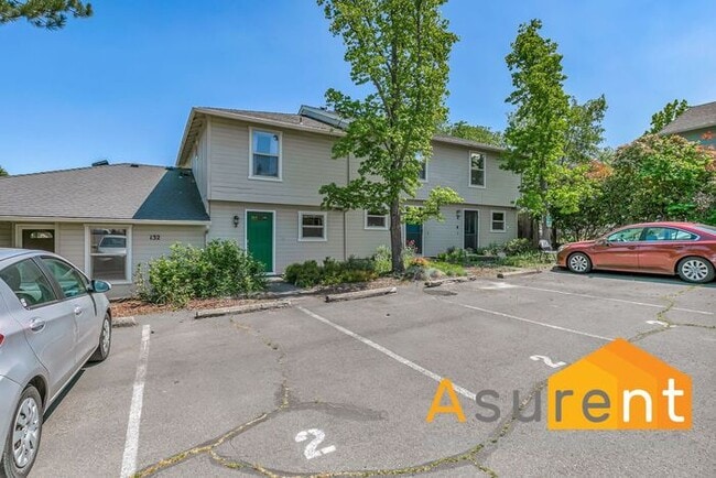 Building Photo - Fully Furnished Private Setting Townhouse, 2 Bedroom- 1.5 Bathroom, centrally located in Ashland