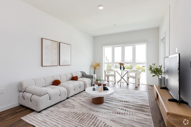 Interior Photo - Maxwell