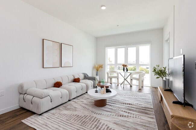 Interior Photo - Maxwell