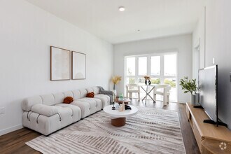 Interior Photo - Maxwell