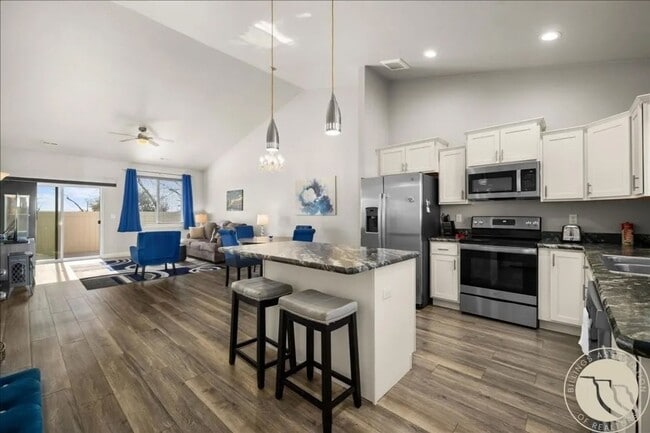 Foto del edificio - Super clean and Newer 2 bed 2 bath