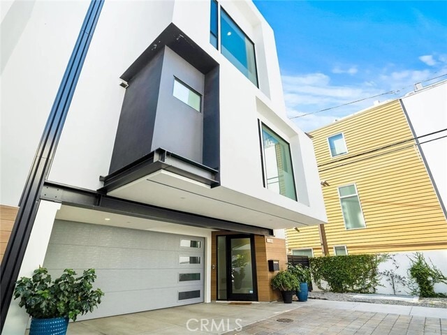 Foto del edificio - 811 N Detroit St