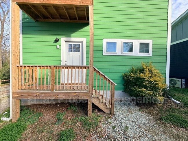 Building Photo - 2305 Owen St