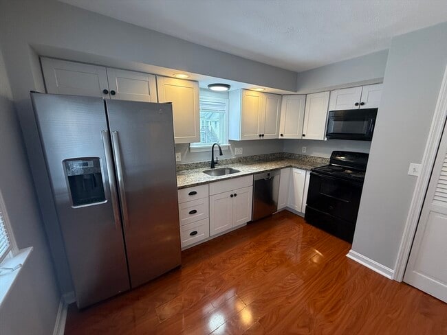 Building Photo - 83 Taylor St