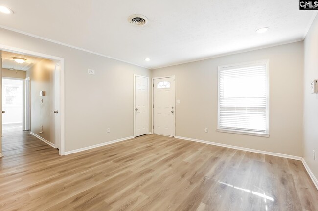 Building Photo - 34 Charterhouse Ave