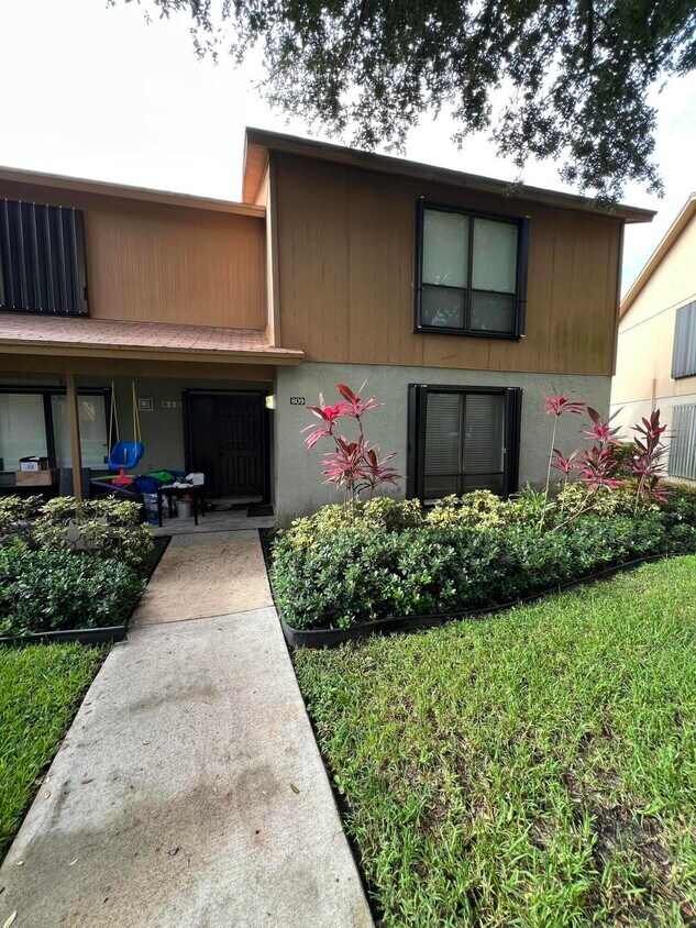 809 Sandtree Dr, Palm Beach Gardens, FL 33403 Townhouse for Rent in