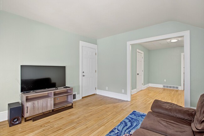 Building Photo - 560 S Stryker Ave