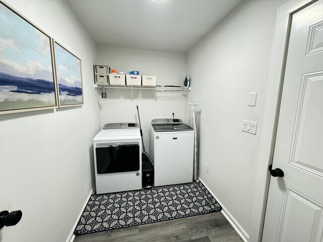 Foto del edificio - 2322 Red Rose Ln