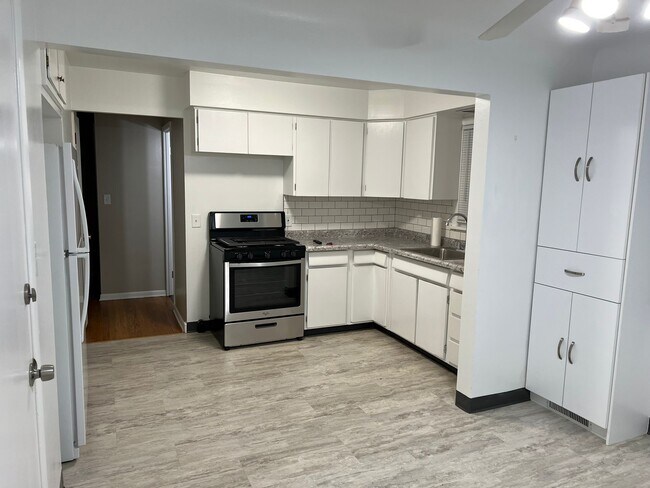 Kitchen - 7106 Maysday Ave
