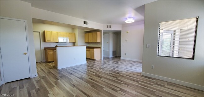 Building Photo - 8250 N Grand Canyon Dr