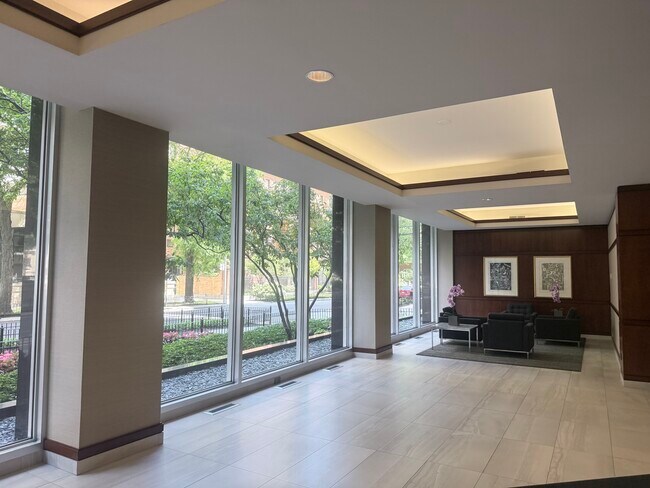 Foto del edificio - 1445 N State Pkwy