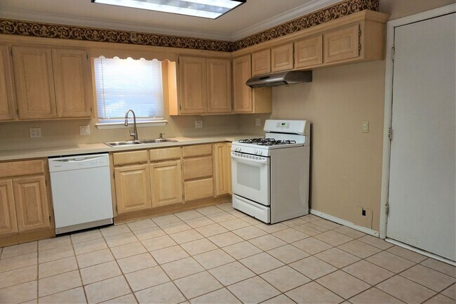 Foto del edificio - 2 Bed 1.5 Bath 1 Car Garage in Henderson Hills Addition Edmond, OK
