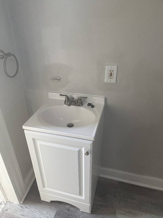 Foto del edificio - 683 Berryman Ave