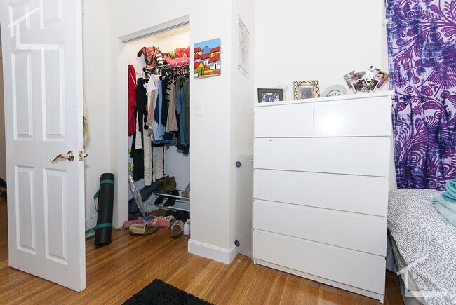 Foto del edificio - HOT ALLSTON LISTING!!!!