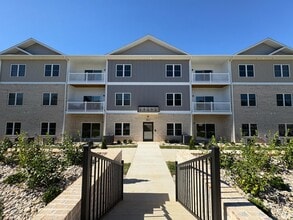 Building Photo - 420 Capstone Dr