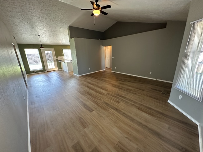 Building Photo - 725 Gregory Ln
