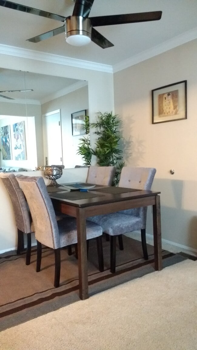 Dining - 37435 Colonial Dr