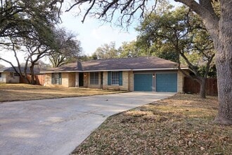 Building Photo - 313 Sagecrest Dr