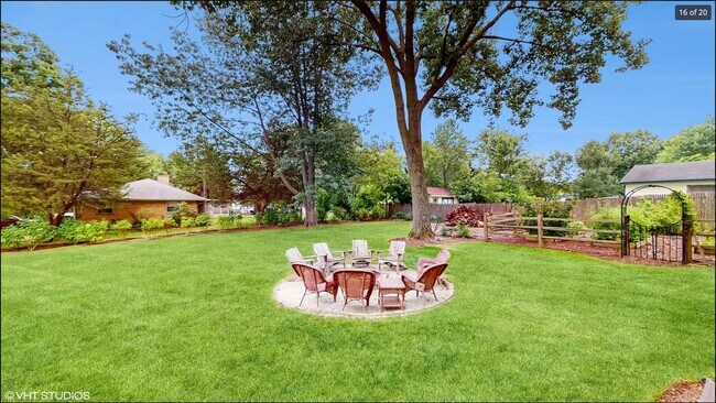 Foto del edificio - 227 Juneway Terrace