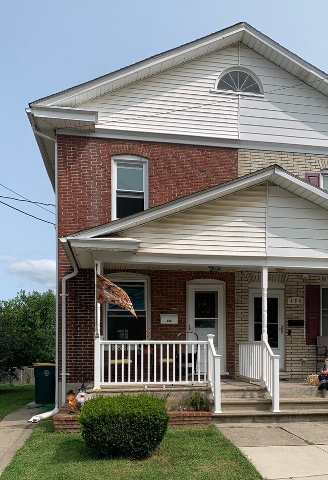 Building Photo - 306 Berks St