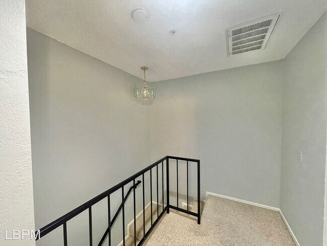 Foto del edificio - 3 br, 3 bath House - 724 S Sierra Vista Av...