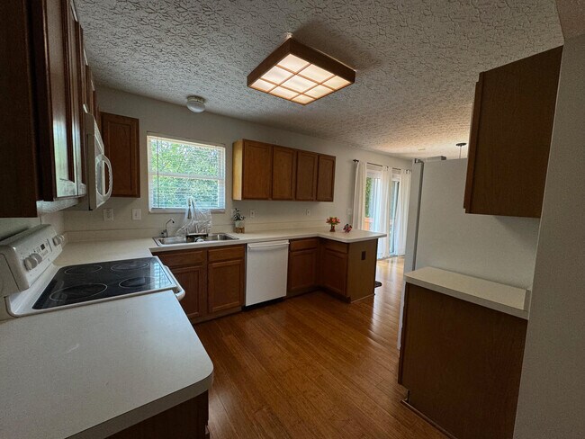 Building Photo - 6585 Delburn Ct