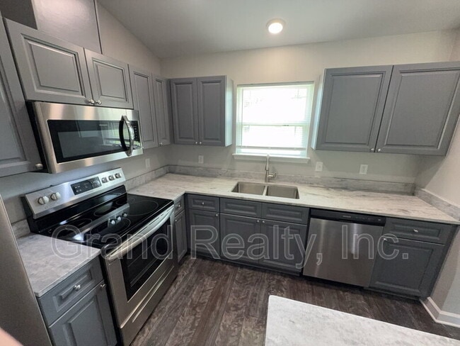Building Photo - 4013 Brittany Ln