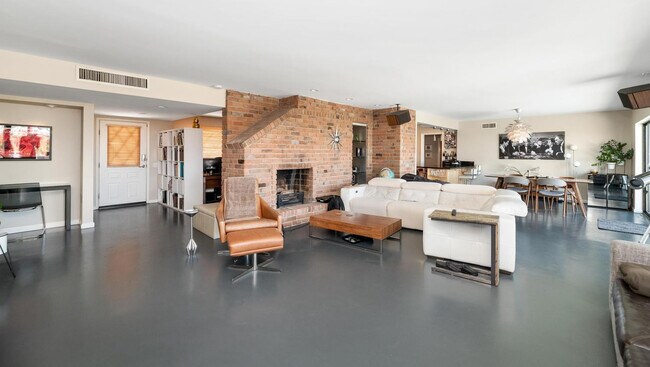 Foto del edificio - 5526 Camelback Canyon Dr