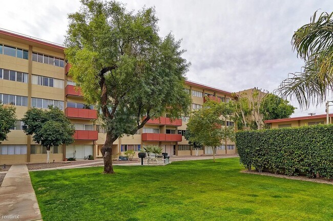 Building Photo - 353 E Thomas Rd