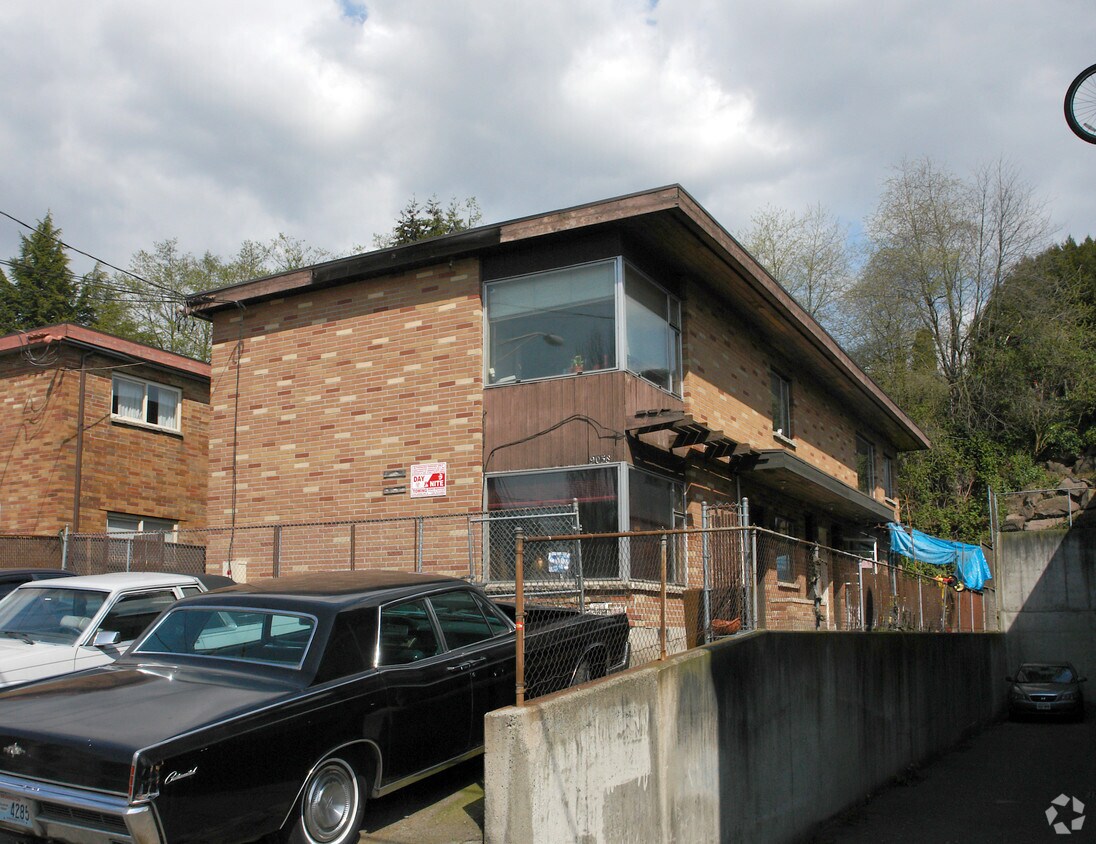 9038 Greenwood Ave, Seattle, WA 98103 Apartments in Seattle, WA