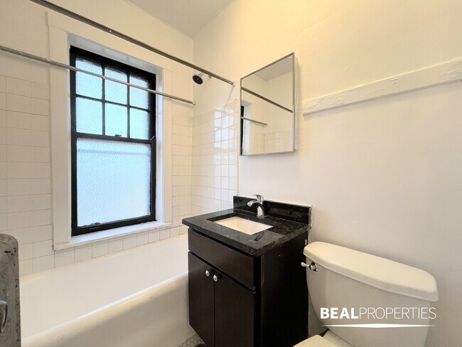 Foto del edificio - 4910 N Hoyne Ave