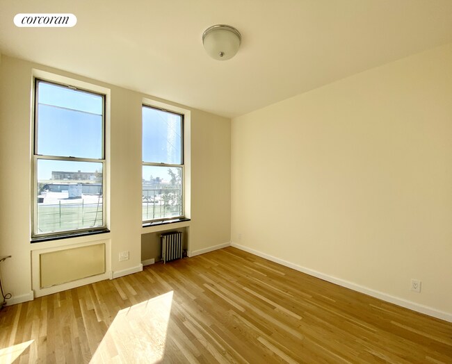 Foto del edificio - 566 Onderdonk Ave
