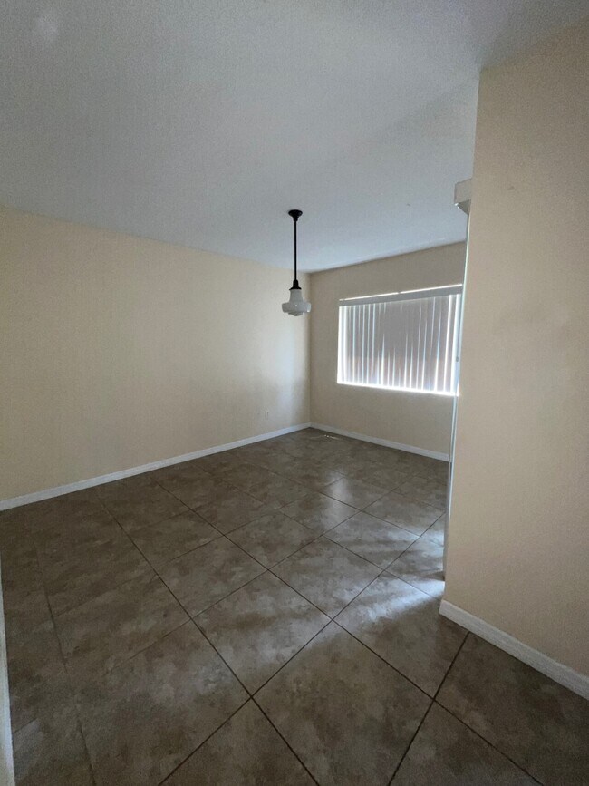 Foto del edificio - 615 N Keene Rd