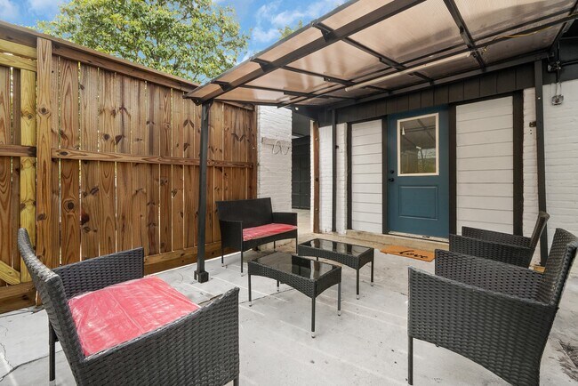 Foto del edificio - 11103 Greenwillow Dr