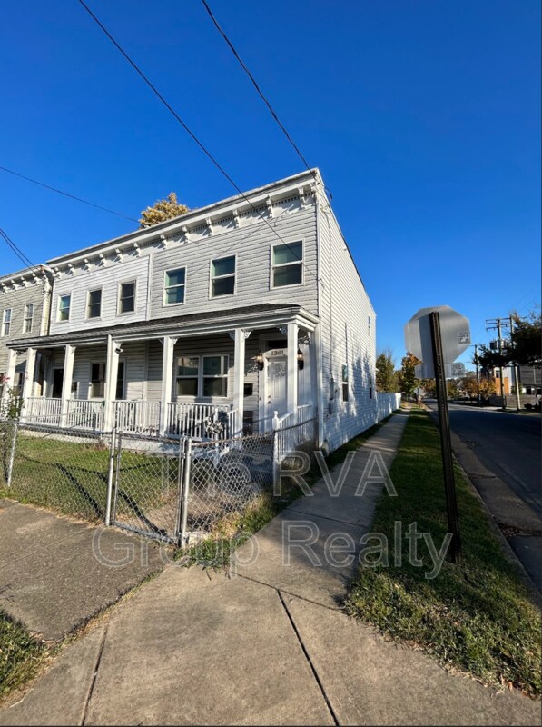 Building Photo - 1301 N 28th St